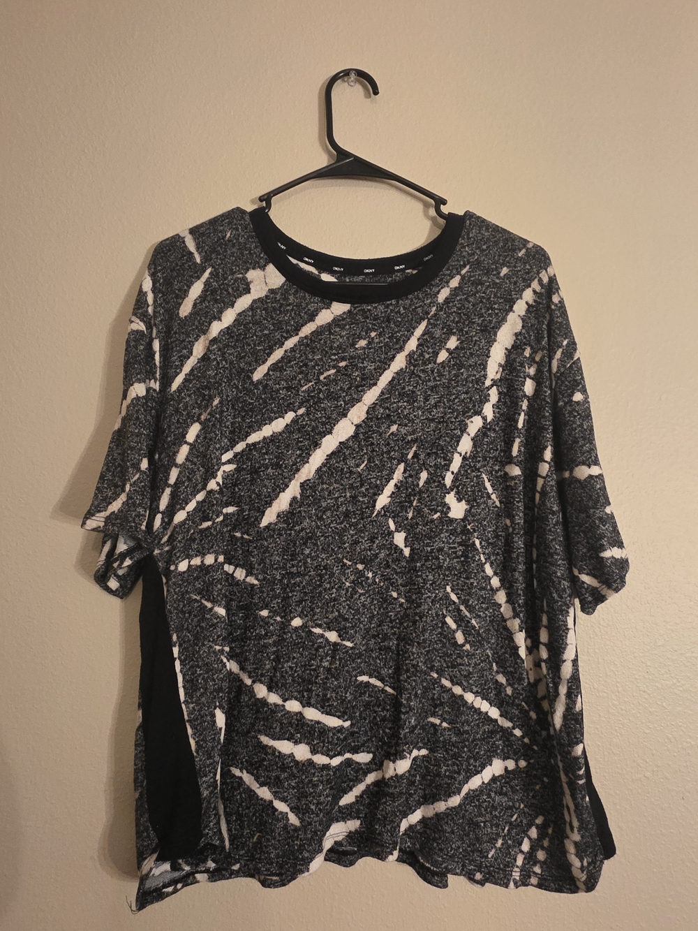 DKNY Black and White Tie-Dye Short Sleeve Top